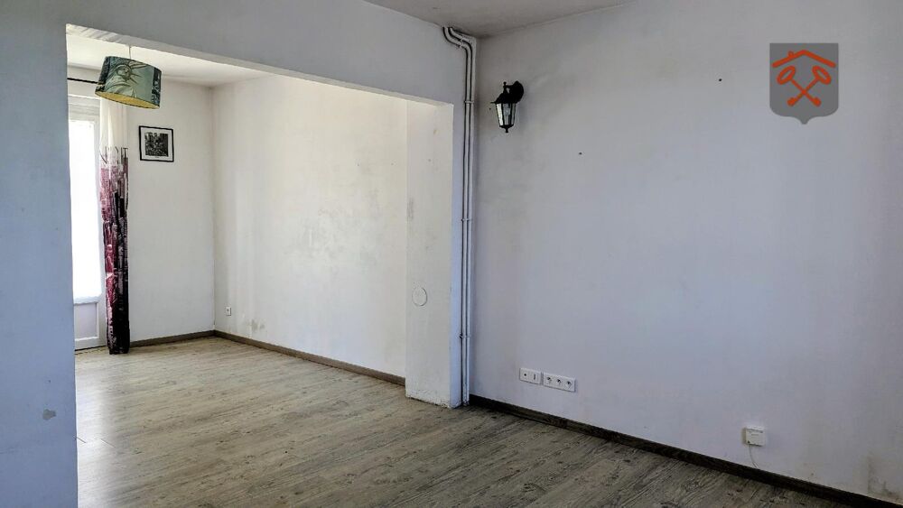 NEYT IMMOBILIER vous propose Réf 4886 dans un bourg avec....