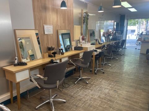 &Agrave; VENDRE FONDS DE COMMERCE SALON DE COIFFURE GARDANNE... 60000 13120 Gardanne