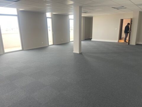 &Agrave; louer, un local d'une surface de 99m&sup2; &agrave; Aix en Prov... 2477 13100 Aix en provence